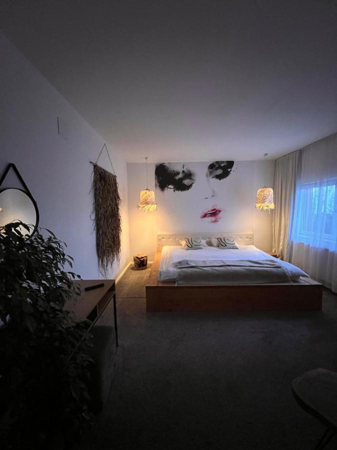 Shard Boutique Hotel-Adult Only Brassó Kültér fotó