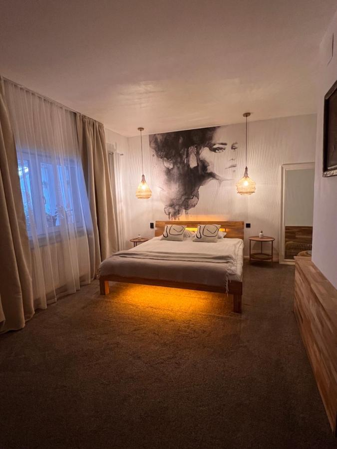 Shard Boutique Hotel-Adult Only Brassó Kültér fotó