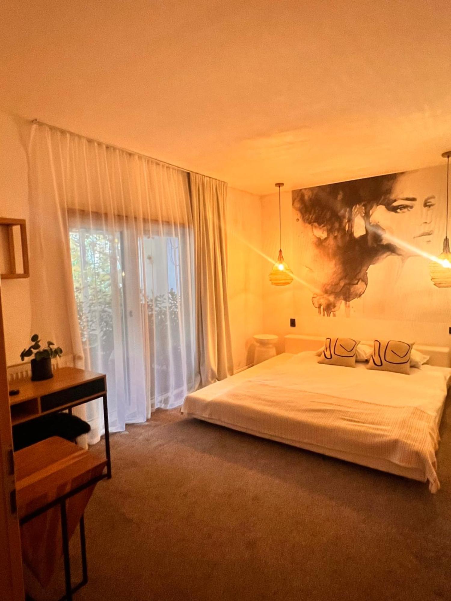 Shard Boutique Hotel-Adult Only Brassó Kültér fotó